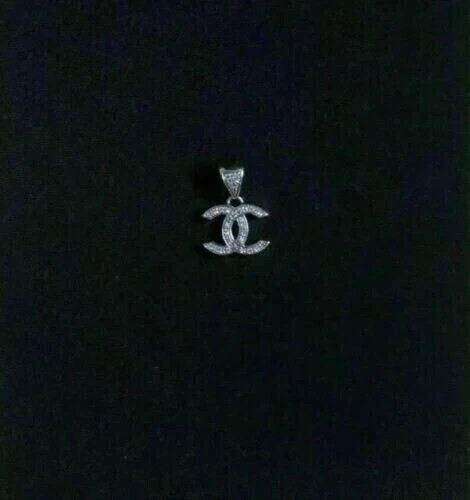 Collana con ciondolo diamante