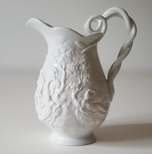 Lattiera in porcellana bianca istoriata Ginori - con scene mitologiche