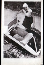 FEMME en MOTO SIDE-CAR