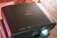 *Panasonic PT-AT6000E(AE8000U)*LCD Home Theater Proiettore 3D 500000:1 L-Shift