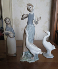 Figurine Llandro bambina che nutre oca, oca e ragazza che tiene maiale