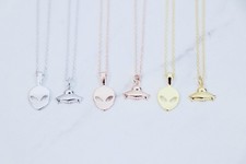 Delicata collana con ciondolo