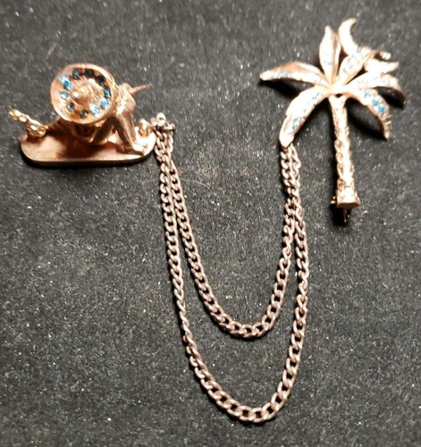 Spilla costume chatelaine