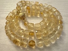 Elegante collier citrino