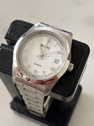 Excellent bulova calendar - excellent,