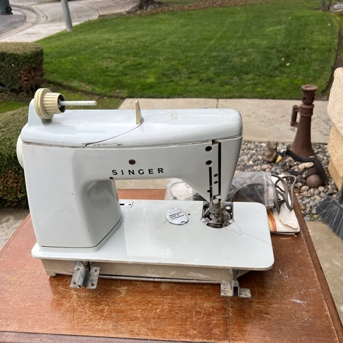 Vintage 1960s singer touch - 1960s,