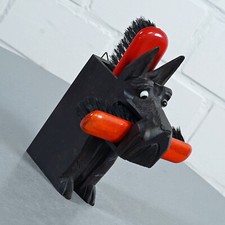 Scarpa in legno, vestiti