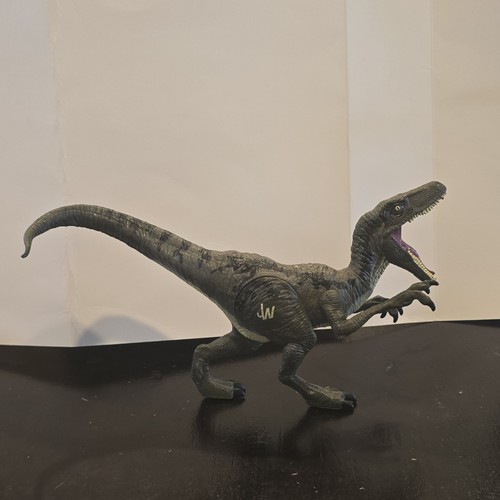 Jurassic world blue - jurassic,