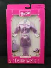 Barbie Fashion Avenue Boutique #18126 Gonna Raso Viola Top Accessori Nuovo con scatola