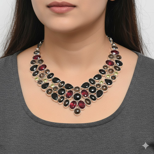 Collana con pietre preziose