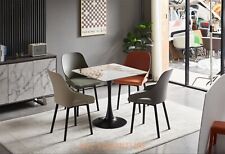 Tavolo da pranzo e sedie in