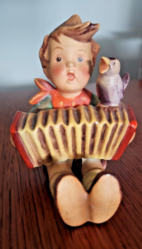 Vintage goebel hummel figurine - goebel,