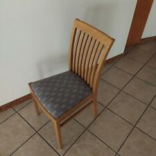 Sedia in legno massello con seduta imbottita (x8)