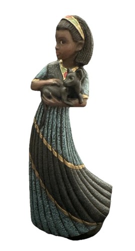 Statuina ragazza con gatto