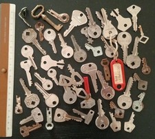 lotto 48 vecchie chiavi 