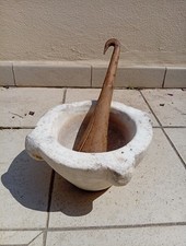 Antico mortaio in marmo con