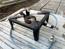 FORNELLO A GAS  GRANDE DA CAMPEGGIO CON PENTOLE E ACCESSORI PER SALSA.