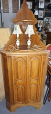 900- WOODEN CORNER WITH