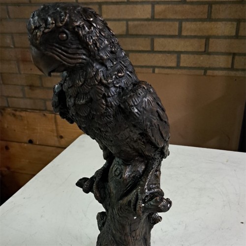 Pappagallo grande statua