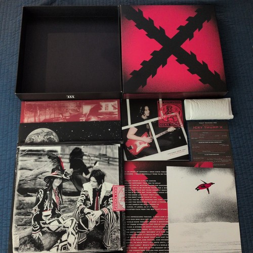 White stripes vault - stripes, package