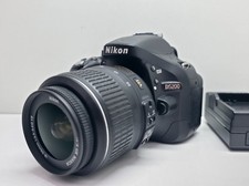 Nikon D5200 DSLR con obiettivo