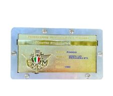 SUPPORTO "A SCOMPARSA" TARGA ORO FMI MODELLO CON RILIEVO IN ACCIAIO SENZA FORARE