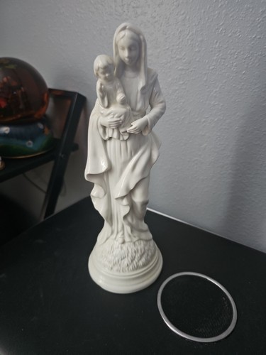 Statua statuina musicale madre