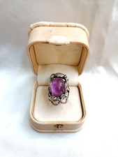 SPETTACOLARE ANELLO CON GRANDE AMETISTA CABOCHON E ARGENTO PEZZO UNICO.