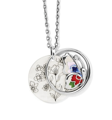 Collana nuova con etichette