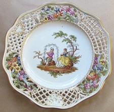 PIATTO TRAFORATO IN PORCELLANA