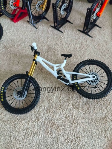 Modellino mountain bike santa - mountain,