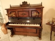 pianoforte verticale a muro anno 1900 G. Mola arredo antico cimeli antiquariato