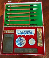 SET 6 PENNELLI SCRITTURA - VINTAGE CINESE - SCATOLA IN SETA ROSSA