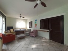 Poltroncine vintage anni '70 in buonissime condizioni, di colore diverso 