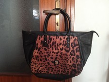 Borsa a spalla nera con stampa