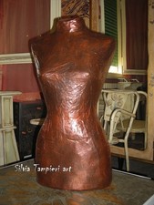 Manichino artistico di cartapesta