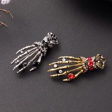? Retro Skull Hand Brooch – Spilla Mano Scheletrica Gotica ?