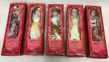 Lotto di 5 bambole decorative