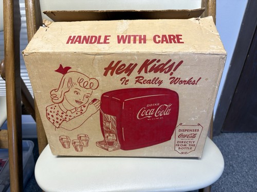 Distributore plastica coca - in,