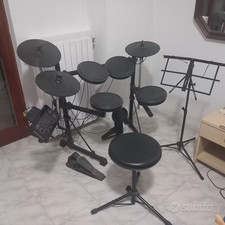 Batteria elettronica usata + sgabello + leggio