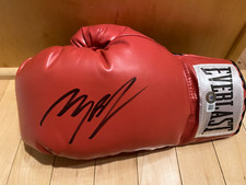 Guantone da boxe rosso firmato