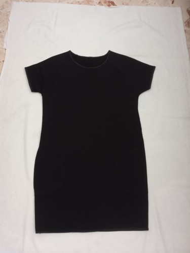 Vestito nero con tasche