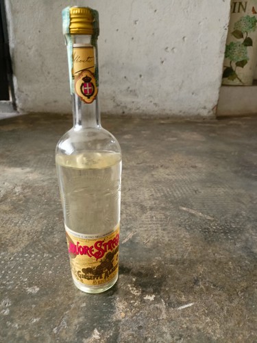 Vecchia bottiglia liquore - vecchia,
