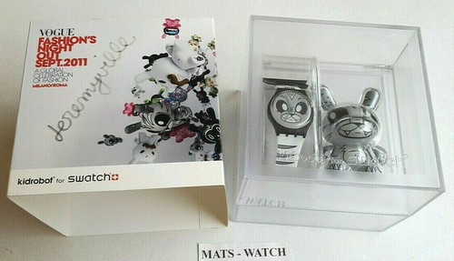 Swatch kidrobot special gb250 - swatch,