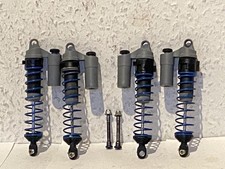 •Quattro ammortizzatori