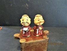 SET-VINTAGE SALT AND PEPPER SET-COMMICAL FRIARS-PRIESTS