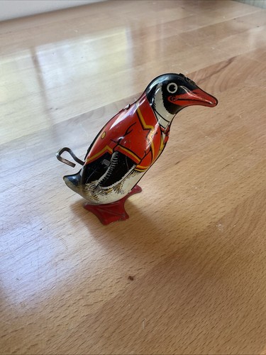 Vintage chain wind up - j, wind-up