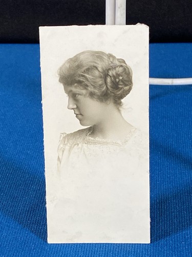Foto antica ben - , vestita
