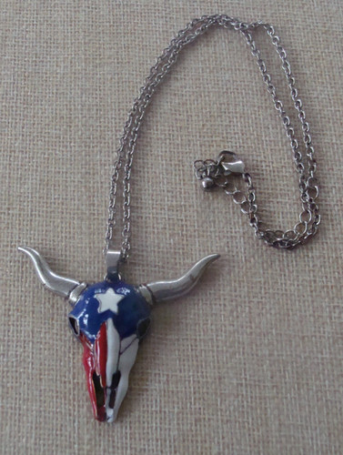Collana con ciondolo teschio