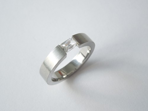 Anello argentato design con - argentato,
